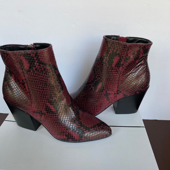 DOLCE VITA Pells Red Snake Ankle Boots Size 6 - Picture 5 of 10